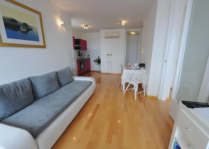 Apartment Gold Split